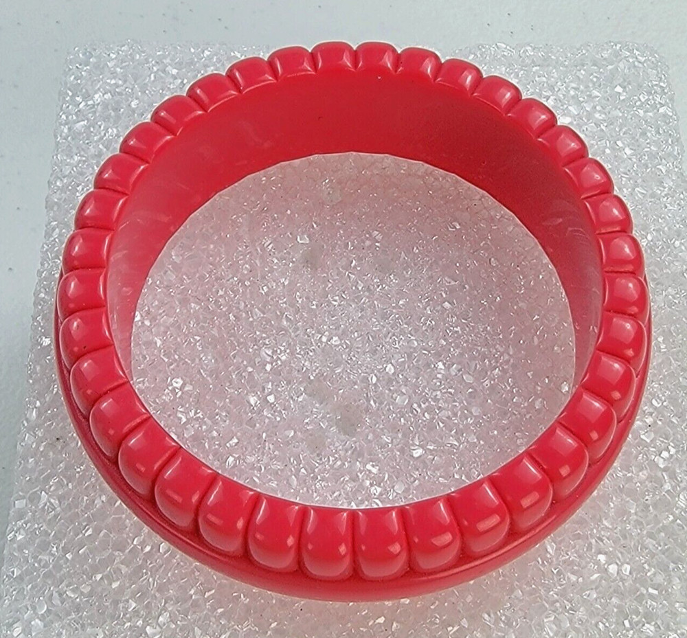 Vintage Pink Plastic Textured Bangle Bracelet 7.5 Inch 21 mm Wide Retro