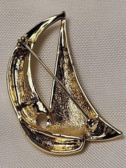 Vintage Broach Goldtone Sailboat Signed Quality Costume Jewelry Nautical EUC