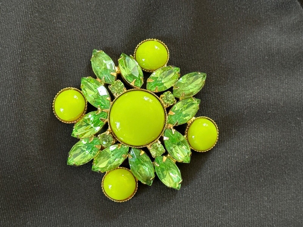 VINTAGE Brooch Pin Lime Green Cabachon & Rhinestone Brooch 1960s Fashion Jewelry