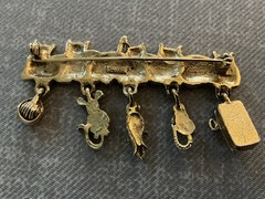 Vintage AJC Cats Dangle Costume Gold Tone Brooch Jewelry With 5 Dangling Charms