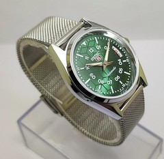 Vintage Seiko 5 Automatic Men steel Day Date 17 jewel Refurbished Japanese wrist