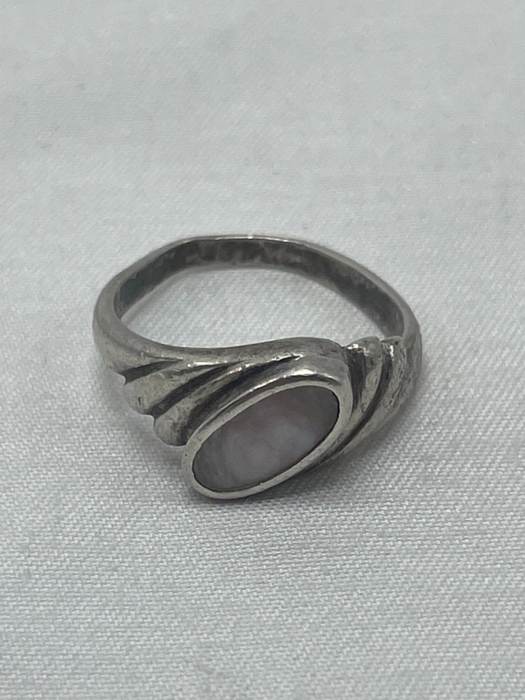 Vintage 925 Sterling Silver Mother-of-Pearl Ring Size 5