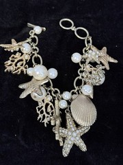 Vintage Mod Retro Sea Shell Starfish Beach Charm Gold Tone Cha Cha Bracelet