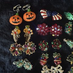 26 VTG Christmas Holiday Clip-on Screw Back Earrings Jewelry Snowman Tree Wreath