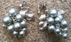 Vtg Clip Earrings Grapes Dangle Beaded Cluster Grey Gun Metal Wine Lrg Engraved