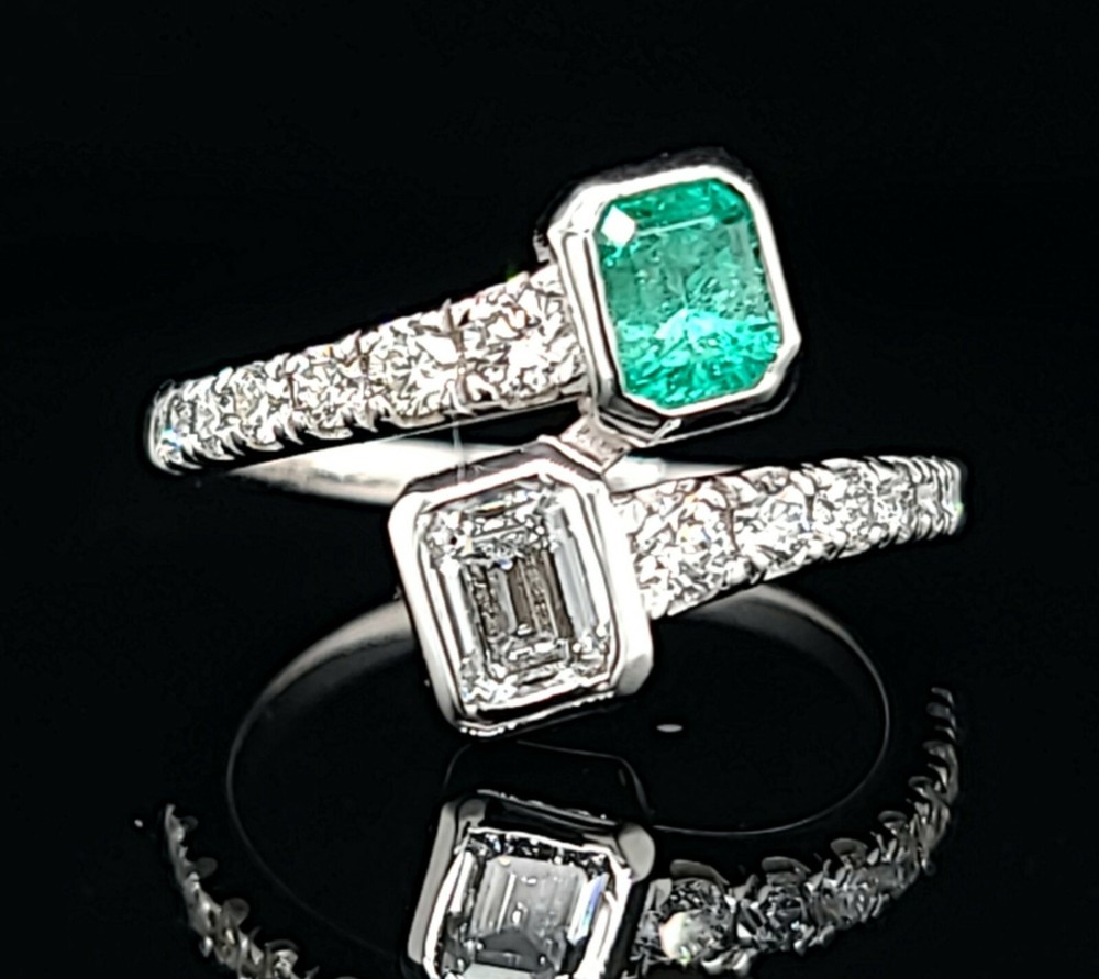 14k White Gold toi et moi ring 0.82CT. Diamond Natural Green Emerald