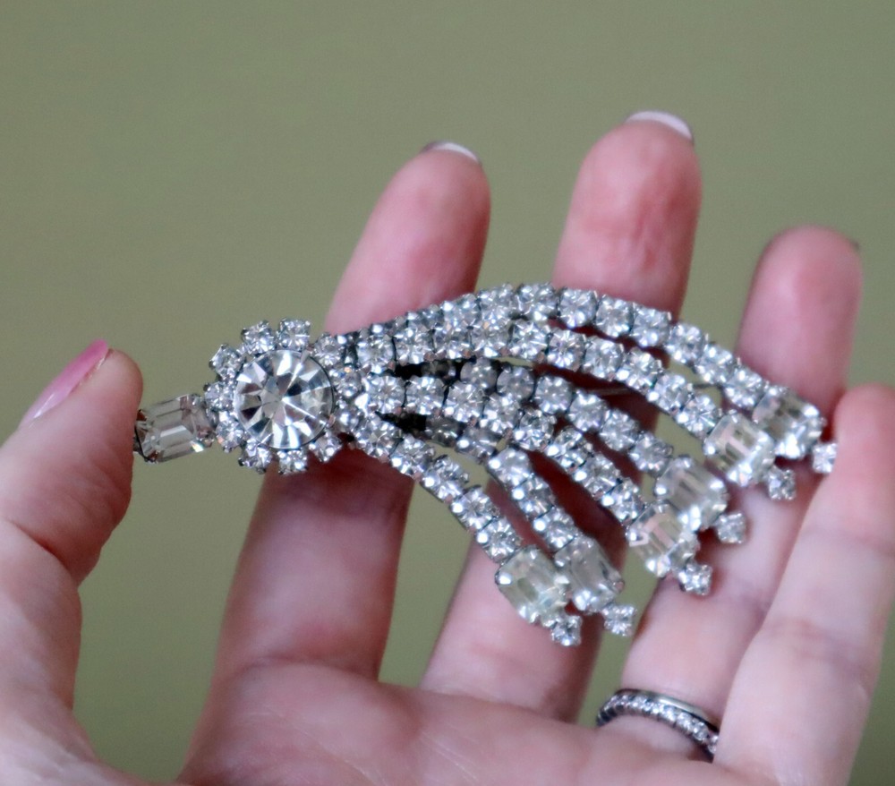 Pretty Vintage Clear Glass Rhinestone Brooch Shooting Star Design 3.5 in Size