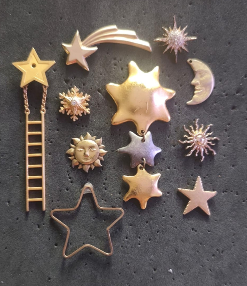Vintage Celestial Jewelry Lot Stars Moon Sun Brooches Pins Charms Gold Tone 11pc