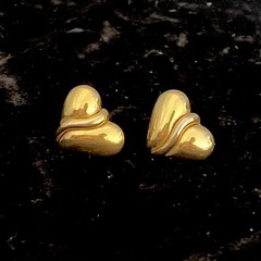 Earrings Monet Gold Tone Heart Pierced Knot Brushed Matte 80’s Vintage