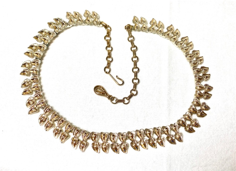 1950’s 60’s Coro delicate textured double leaf pattern adjustable