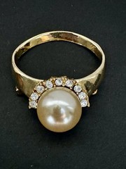 Vtg 80’s Faux Pearl Rhinestone Gold tone Ring Statement Brooch Pin
