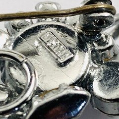 STUNNING AUSTRA Rhinestone Cluster Silver Tone Estate Brooch Ring Construction