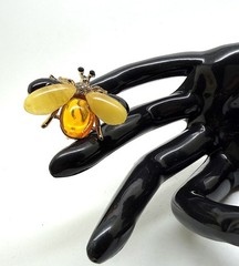 Unique butterscotch Whole Stone natural Amber Brooch 6.84g