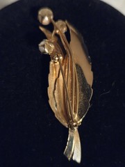 Vintage Gold Tone Leaf Brooch with Faux Pearls – Mid Century Elegant Costume…