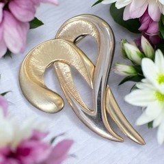 Vintage Tona Abstract Impressionist Heart Shaped Brushed Gold Tone Brooch Pin
