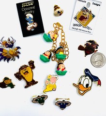 VTG LOT 12 CARTOON CHARACTER BRAND PINS – WARNER BROS, LOONEY TOONS, SMURF, AVON