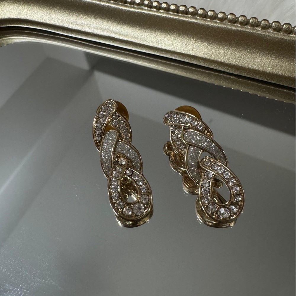 lMonet Gold Tone Rhinestone Dangle Earrings Vintage Elegant Statement Bridal