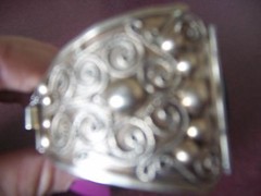 BEAUTIFUL UNIQUE VINTAGE MEXICAN SILVER BRACELET VERY ORNATE APPROX. 2 3/8″ WIDE