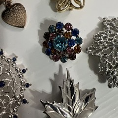 Vintage Large 20+ Brooch Collection | Mix Lot Rhinestones Gold Silver Tone