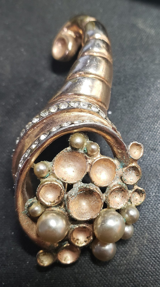 Gold toned Metal Imitation Pearl Rhinestone Cornucopia Brooch Pin NEEDS REPAIR