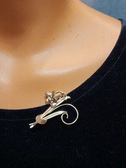Vintage 1940’s JMS 10K Solid Yellow Gold Lily Brooch Pin 1.75 Inch 4.09 Grams