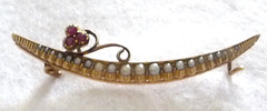 Antique Edwardian 15K Gold, 21 Pearl & 3 Almandine Garnet Crescent Brooch