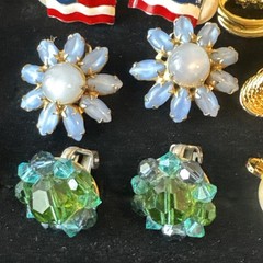 HUGE LOT Of Pairs VINTAGE CLIP ON AND SCREWBACK EARRINGS Rhinestones