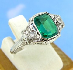 1.00 ct Emerald Man Made 18kt White Gold Two Diamonds Antique Ring Size 6.75