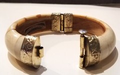 3 vintage India bone horn brass hinged clamper medallion cab gem bracelets