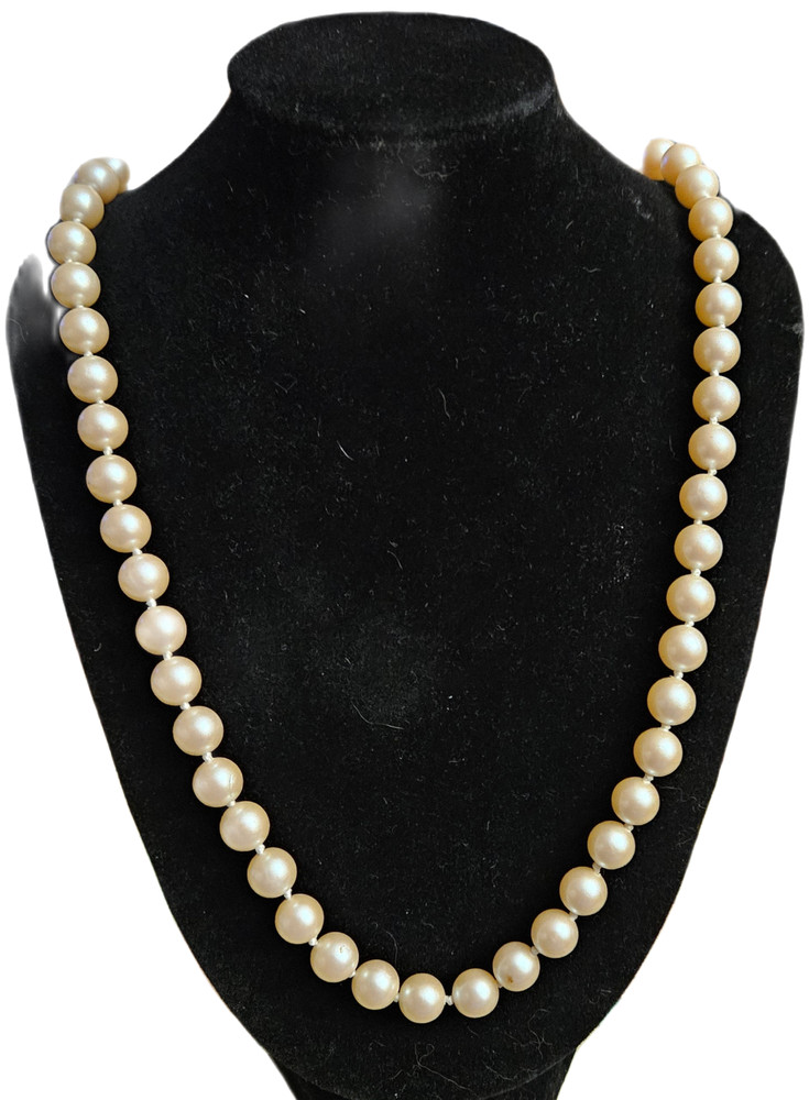 VINTAGE Faux Cream Ivory Pearl Necklace 22 Inches Knotted