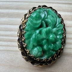 VTG Brooch Pin 2 Inch Hand Carved Art Glass Green Flowers Oval Gold Japan MCM