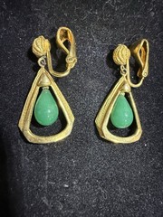 Vintage Gold Tone Faux Jade Dangle Tear Drop Necklace and Clip-On Earring Set