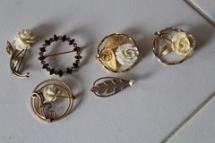 LOT OF 6 VTG WEARABLE MARKED 1/2 12K GF BROOCH PINS, LEAF IS 14K GF 25 GM
