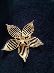 Vintage Costume Jewelry 1970’s Textured 3-D Gold Tone Blooming Flower Brooch