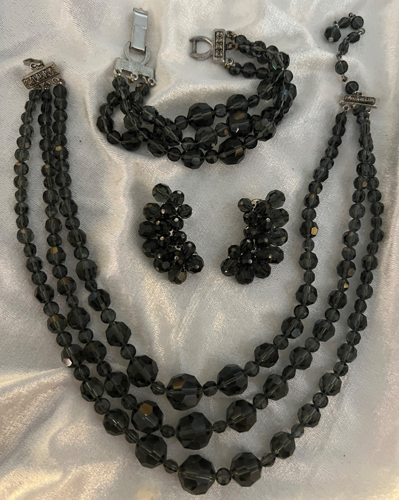 VINTAGE AURORA BOREALIS (AB) 17″ NECKLACE, 7″ BRACELET & SCREW-BACK EARRINGS SET