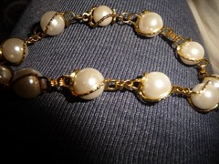 GOLD WIRED FAUX PEARLS NO CLASP FOR 7” #26/19