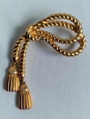 Vintage Knotted Cable Rope Double Dangle Tassel Charms Gold Tone Brooch Unsigned