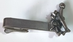 Vtg Silver-tone Tie Bar Clip: Sullen Man in Top Hat Holding Bent Street Lamp