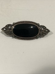 Vintage Art Deco Sterling Silver Marcasite & Oval Onyx Small Bar Brooch Pin 925