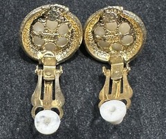 Vintage Faux Pearl Cabochon/Goldtone Metal Clip On Earrings – Costume Jewelry 1”