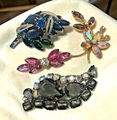 VTG lot of 4 Juliana Rhinestone brooches Open back prong set floral