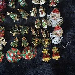 26 VTG Christmas Holiday Clip-on Screw Back Earrings Jewelry Snowman Tree Wreath