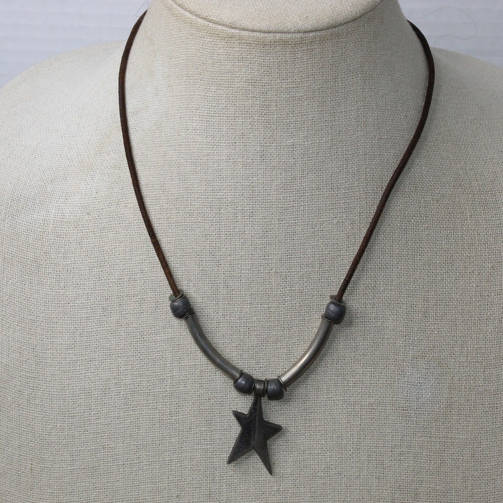 Vintage Star Pendant Leather Cord Necklace 18 Inch Brown Silver Tone Y2K Boho