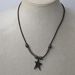 Vintage Star Pendant Leather Cord Necklace 18 Inch Brown Silver Tone Y2K Boho