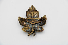 Small Wooden Jewelry box with 10 assorted vintage brooches
