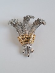 KJL Prince of Wales Dutchess Windsor Replica Rhinestone 3 Feather Crown Brooch