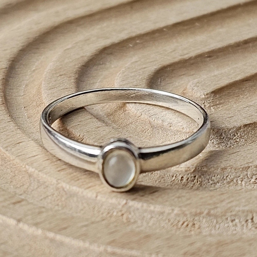 925 Sterling Silver Moonstone Minimalist Stackable Ring Size 6 – 1.29g