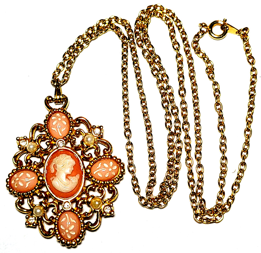 VINTAGE FAUX PEARL CRYSTAL LUCITE CAMEO SIGNED AVON NECKLACE PENDANT