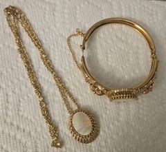 Florenza Vintage Oval Mother of Pearl Jewelry Set Gold Tone Bracelet Necklace
