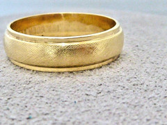 70’S NEW OLD STOCK 10K YELLOW GOLD FILLED 6 MM WIDE SIZE 9 BAND RING